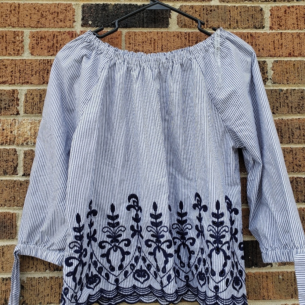 Off shoulder ladies pretty top